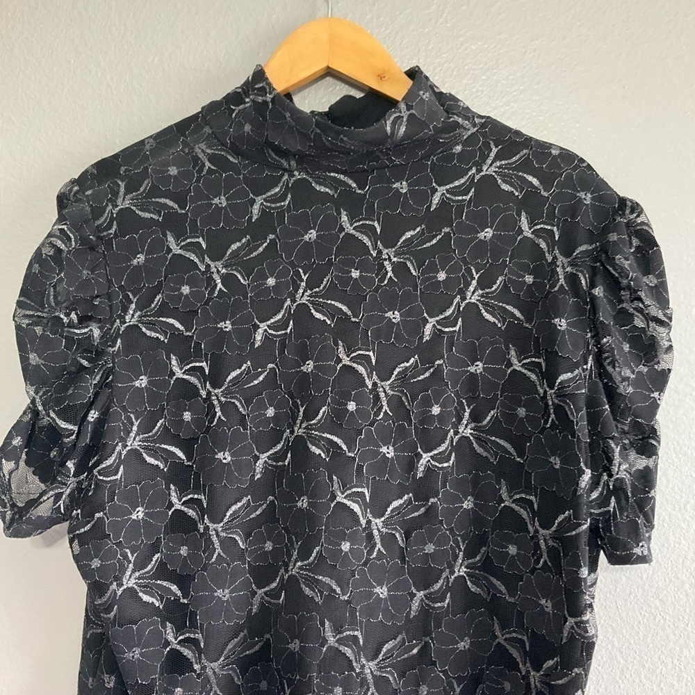 Torrid FLORAL KEYHOLE TOP size 3 new with tags T28 - Picture 5 of 9